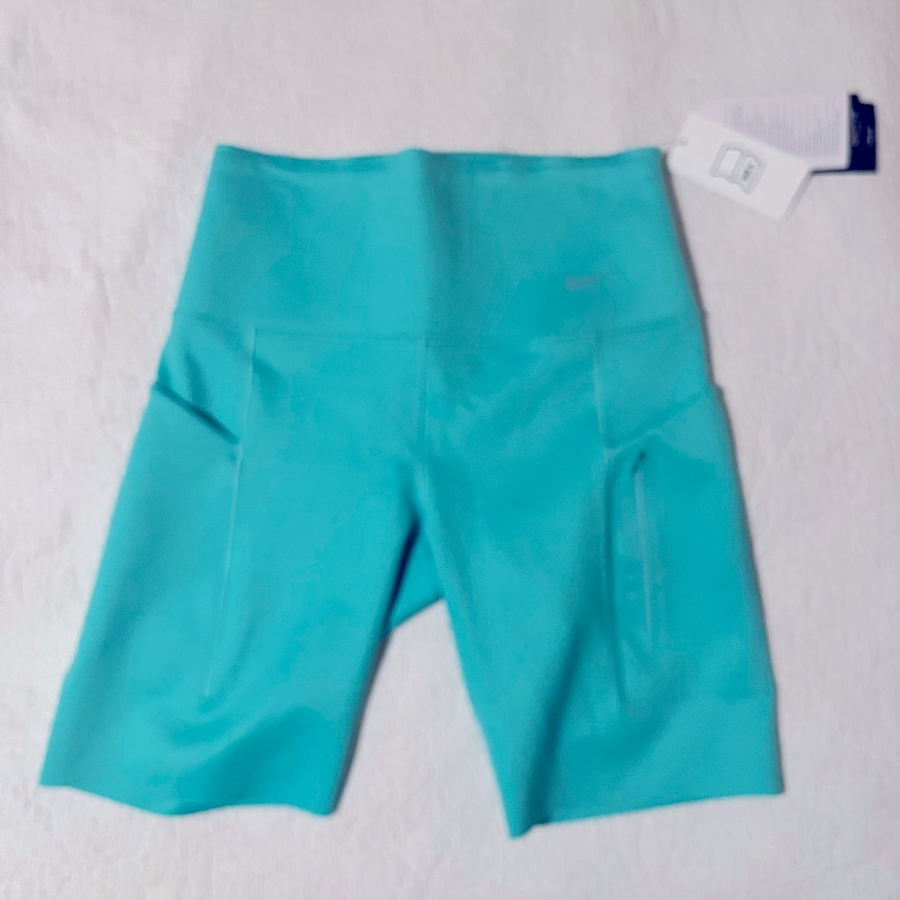 NIKE GO Women's High-Waisted 8" Biker Shorts with Pockets